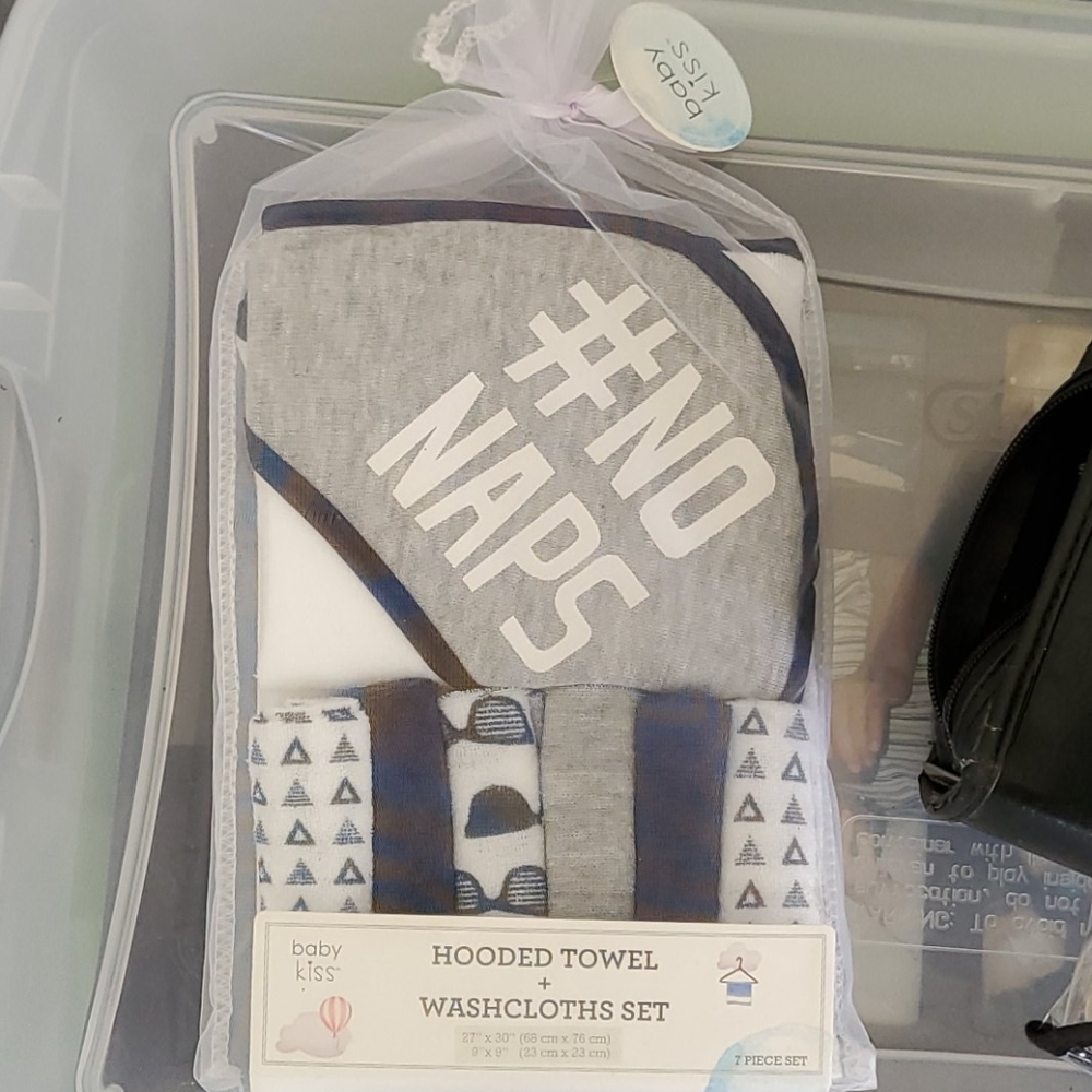 Hooded towel and wash cloth set